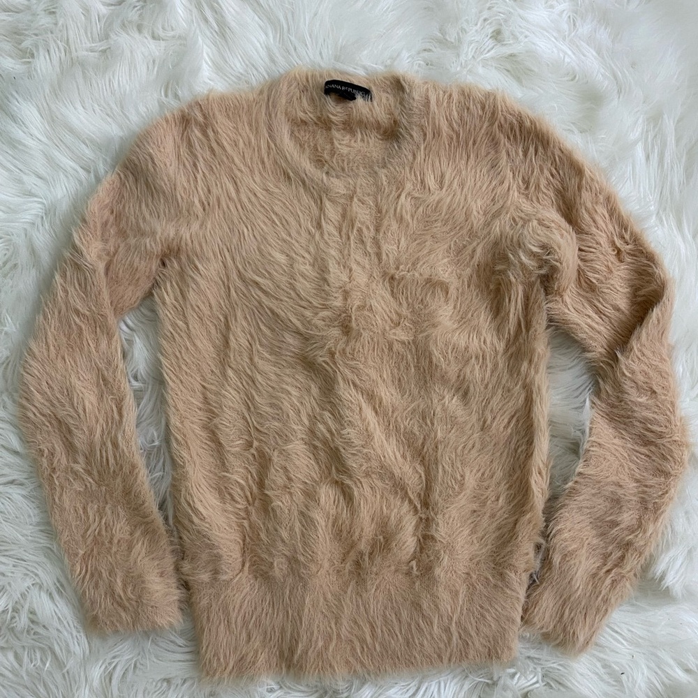SOFTEST Sweater EVER (Banana Republic)